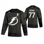 Camiseta Hockey Tampa Bay Lightning Victor Hedman 2019 Veterans Day Camuflaje Camiseta Hockey Tampa Bay Lightning Victor Hedman 2019 Veterans Day Camuflaje