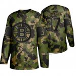 Camiseta Hockey Boston Bruins Patrice Bergeron Memorial Day Camuflaje Camiseta Hockey Boston Bruins Patrice Bergeron Memorial Day Camuflaje