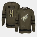 Camiseta Arizona Coyotes Clayton Keller Camo Salute To Service Camiseta Arizona Coyotes Clayton Keller Camo Salute To Service
