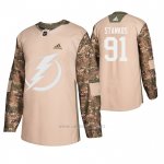 Camiseta Hockey Tampa Bay Lightning Steven Stamkos Veterans Day Camuflaje Camiseta Hockey Tampa Bay Lightning Steven Stamkos Veterans Day Camuflaje